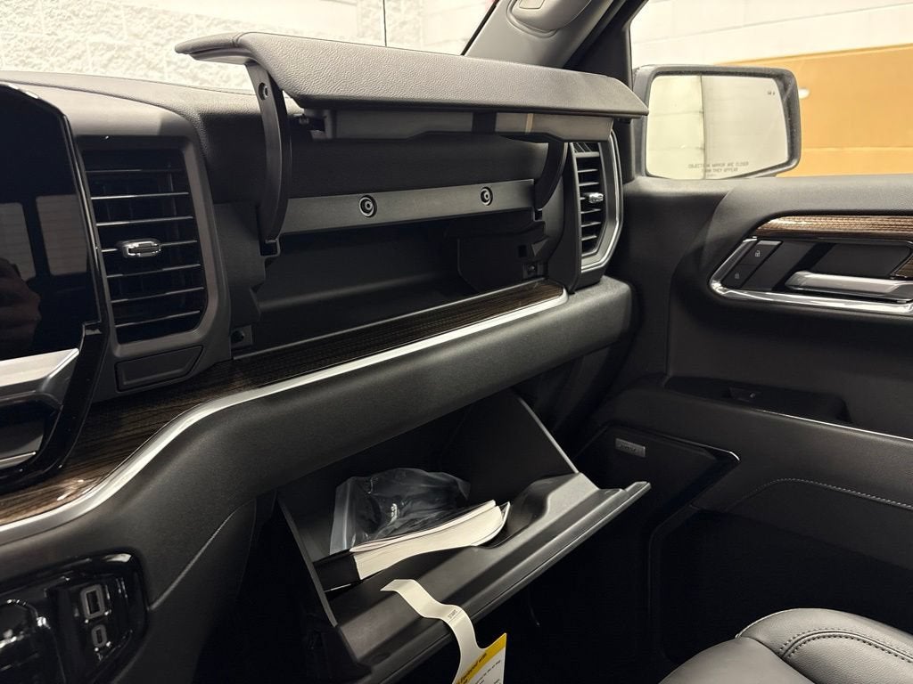 2026 Chevrolet Silverado 1500 LT Trail Boss Crew Cab Standard Box 4WD