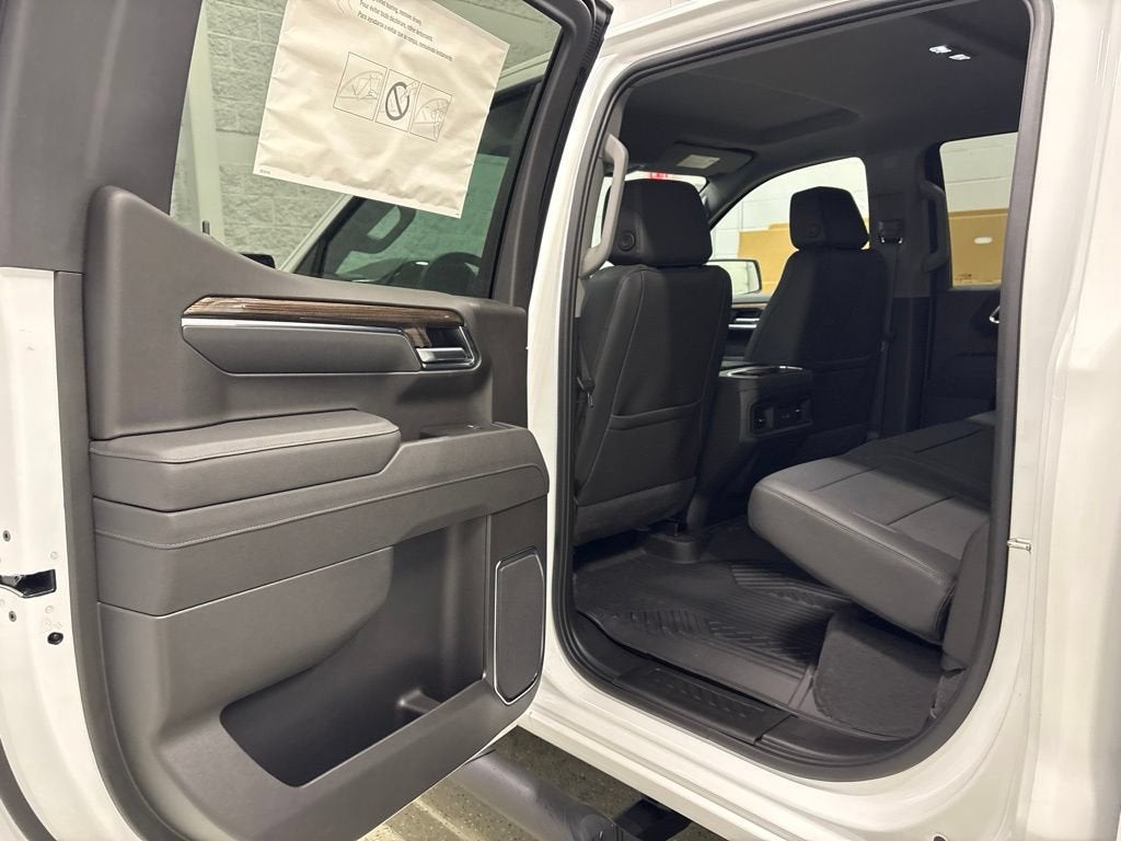 2026 Chevrolet Silverado 1500 LT Trail Boss Crew Cab Standard Box 4WD