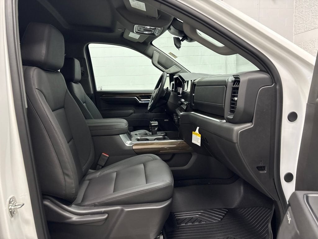 2026 Chevrolet Silverado 1500 LT Trail Boss Crew Cab Standard Box 4WD