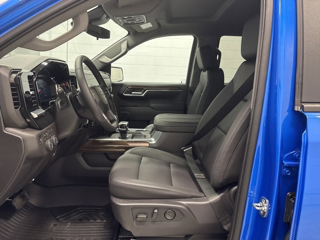 2026 Chevrolet Silverado 1500 LT Trail Boss Crew Cab Short Box 4WD