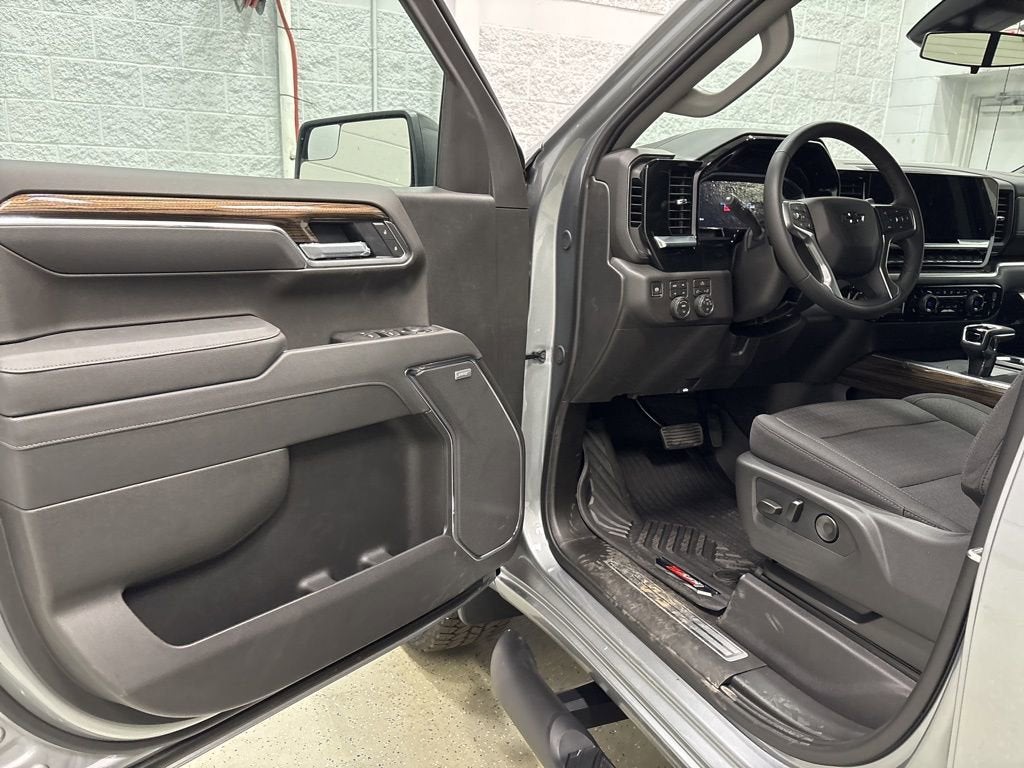 2026 Chevrolet Silverado 1500 LT Trail Boss Crew Cab Short Box 4WD