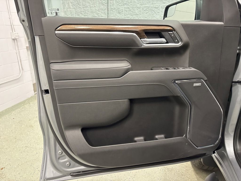 2026 Chevrolet Silverado 1500 LT Trail Boss Crew Cab Short Box 4WD