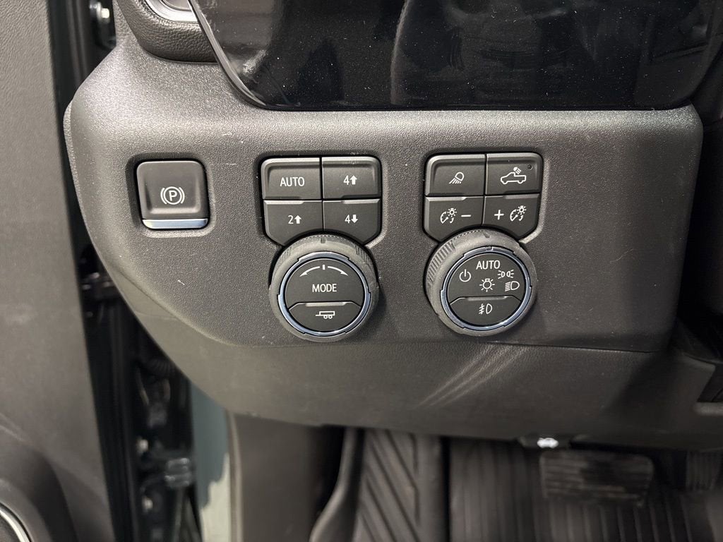 2026 Chevrolet Silverado 1500 LT Trail Boss Crew Cab Short Box 4WD