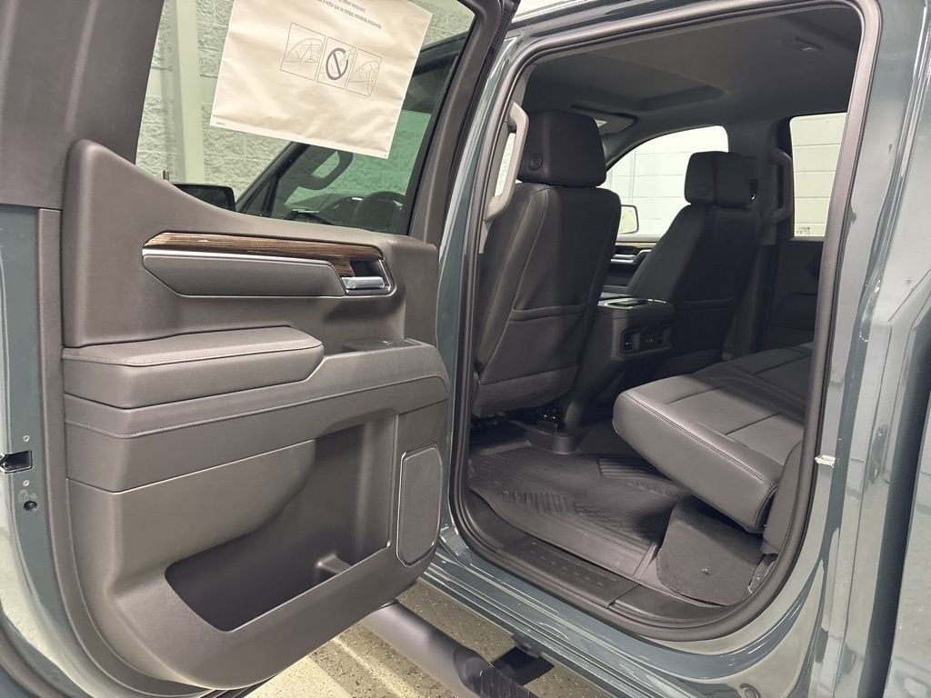 2026 Chevrolet Silverado 1500 LT Trail Boss Crew Cab Short Box 4WD