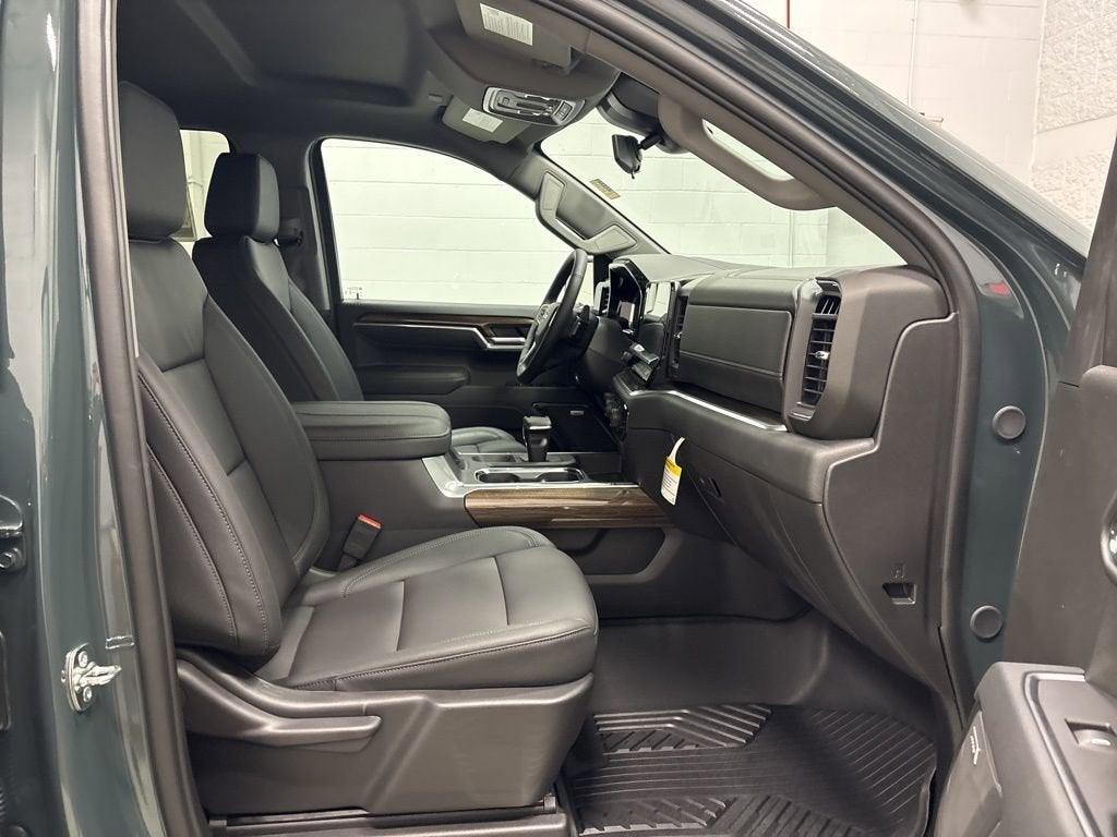 2026 Chevrolet Silverado 1500 LT Trail Boss Crew Cab Short Box 4WD