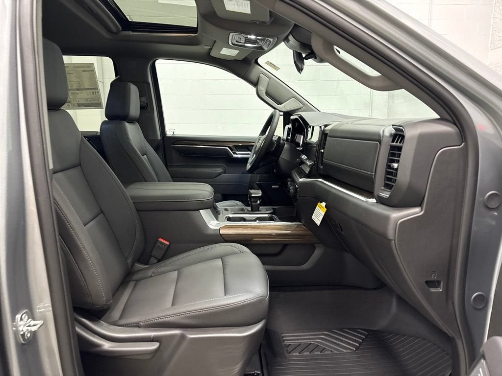 2026 Chevrolet Silverado 1500 LT Trail Boss Crew Cab Short Box 4WD