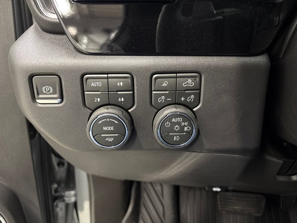 2026 Chevrolet Silverado 1500 LT Trail Boss Crew Cab Short Box 4WD