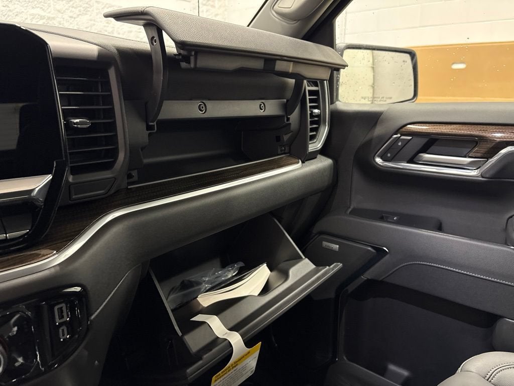 2026 Chevrolet Silverado 1500 LT Trail Boss Crew Cab Short Box 4WD