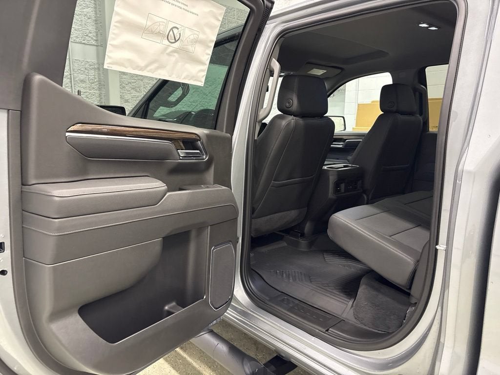 2026 Chevrolet Silverado 1500 LT Trail Boss Crew Cab Short Box 4WD