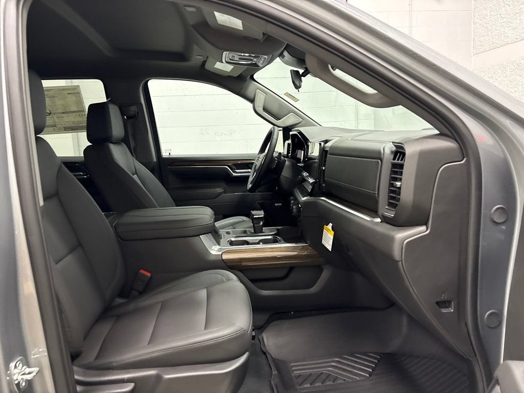 2026 Chevrolet Silverado 1500 LT Trail Boss Crew Cab Short Box 4WD