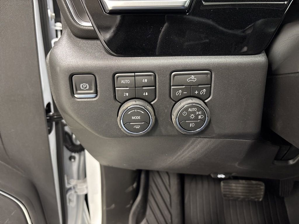 2026 Chevrolet Silverado 1500 LT Trail Boss Crew Cab Short Box 4WD