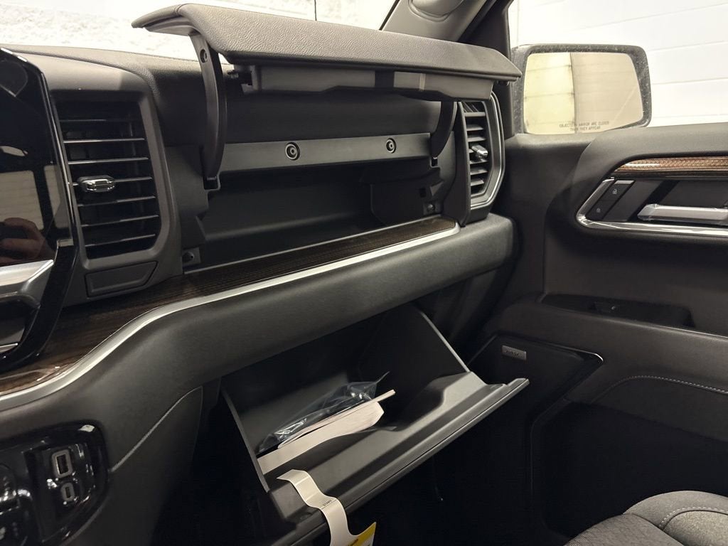 2026 Chevrolet Silverado 1500 LT Trail Boss Crew Cab Short Box 4WD