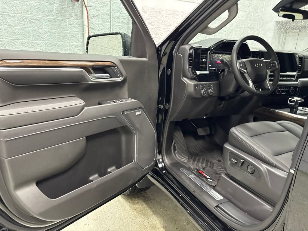 2026 Chevrolet Silverado 1500 LT Trail Boss Crew Cab Short Box 4WD