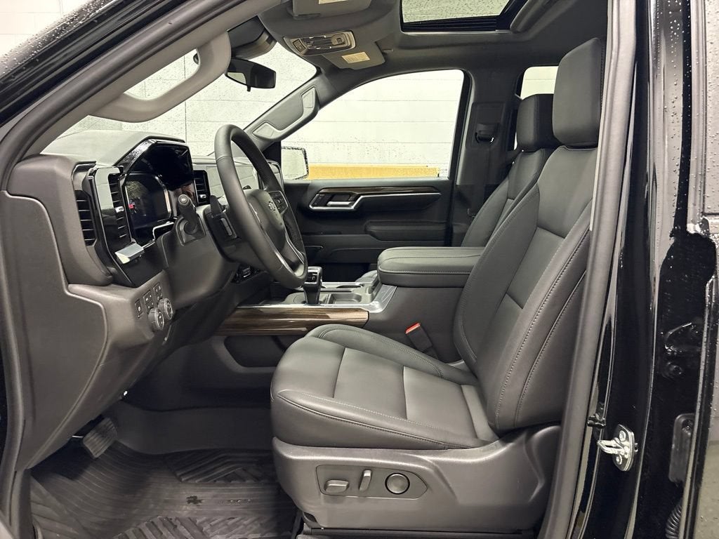 2026 Chevrolet Silverado 1500 LT Trail Boss Crew Cab Short Box 4WD