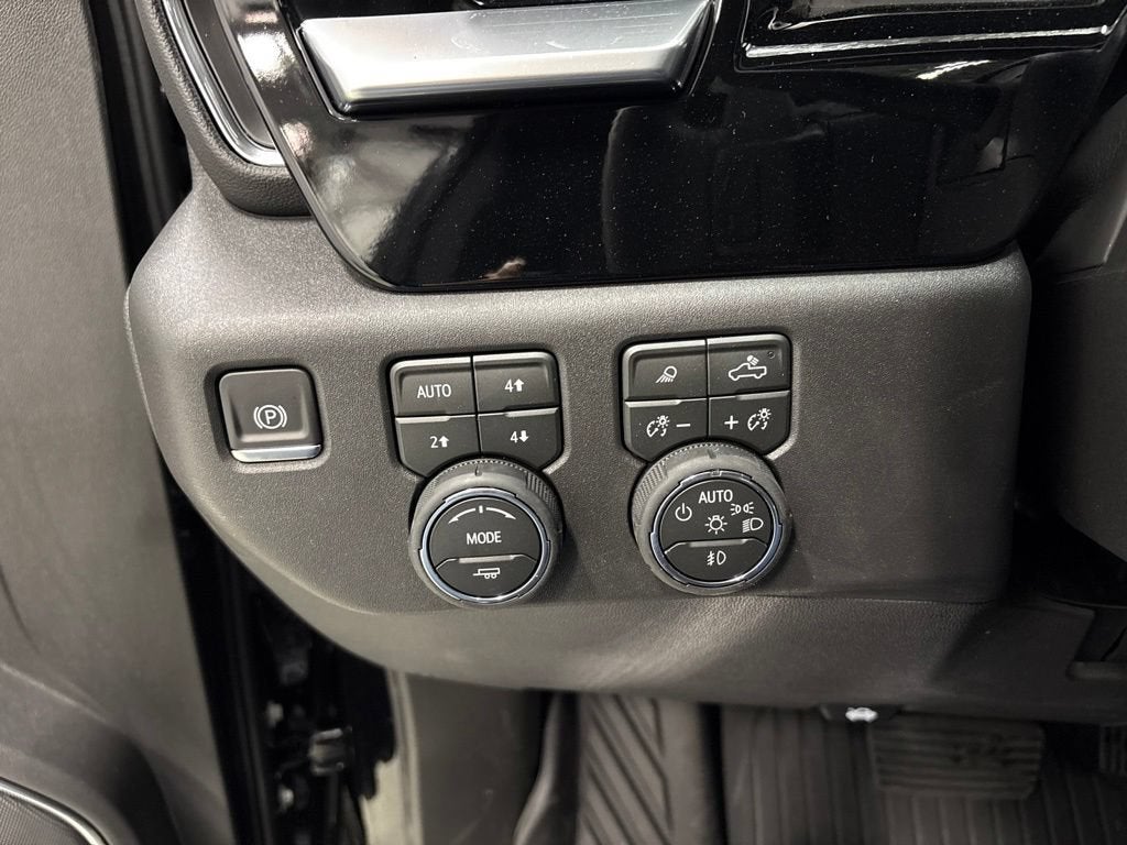 2026 Chevrolet Silverado 1500 LT Trail Boss Crew Cab Short Box 4WD