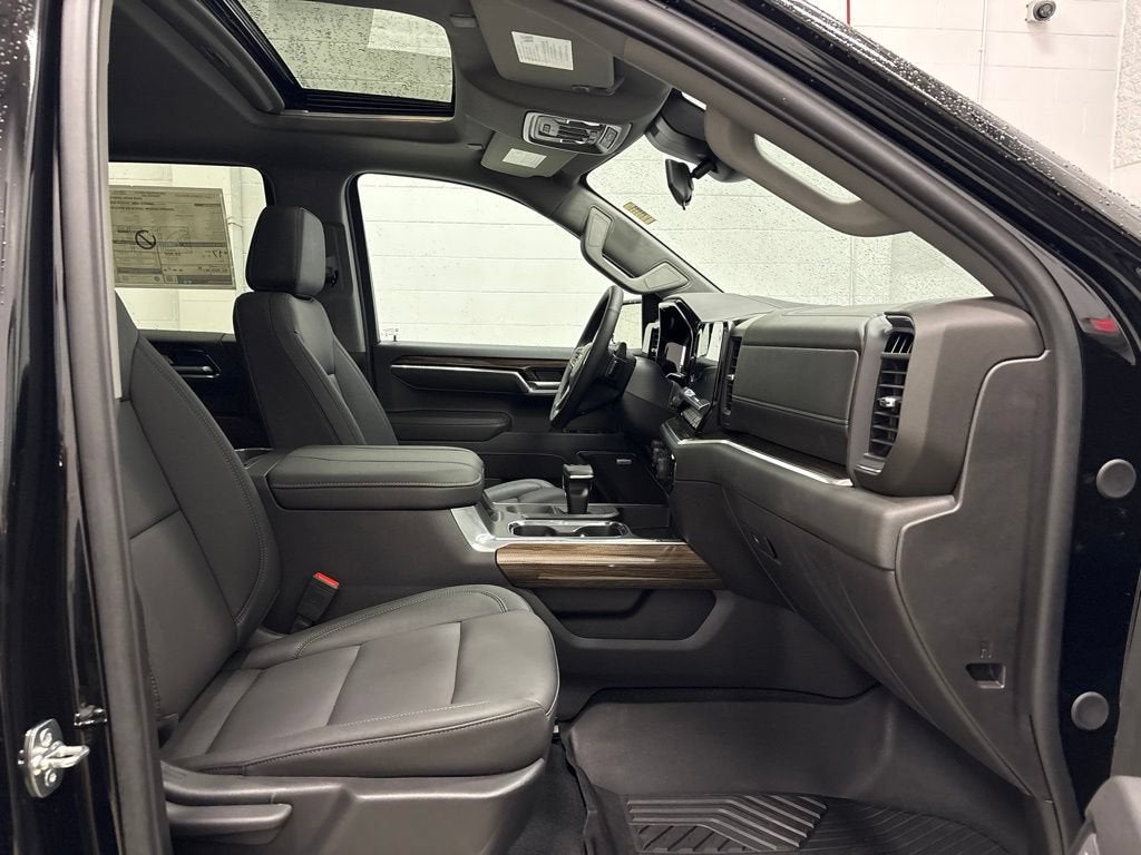 2026 Chevrolet Silverado 1500 LT Trail Boss Crew Cab Short Box 4WD