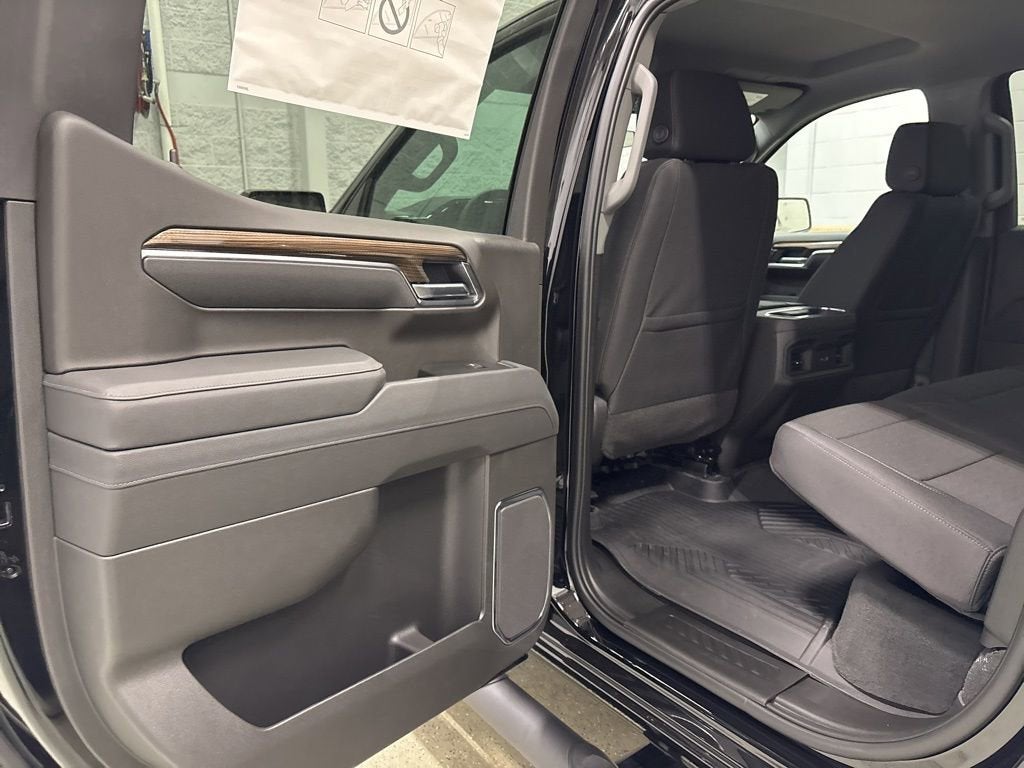 2026 Chevrolet Silverado 1500 LT Trail Boss Crew Cab Short Box 4WD