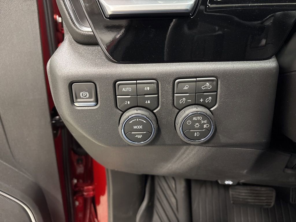 2026 Chevrolet Silverado 1500 LT Trail Boss Crew Cab Short Box 4WD