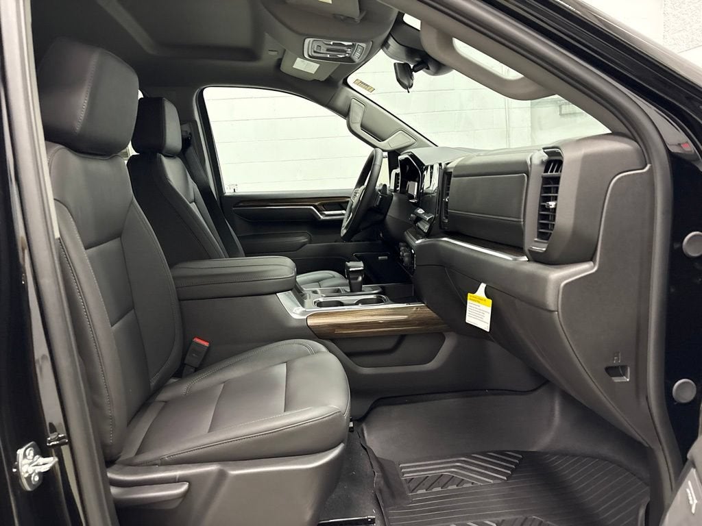 2026 Chevrolet Silverado 1500 LT Trail Boss Crew Cab Short Box 4WD