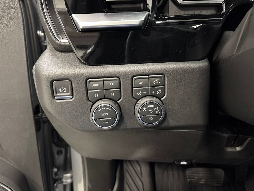 2026 Chevrolet Silverado 1500 LT Trail Boss Crew Cab Short Box 4WD