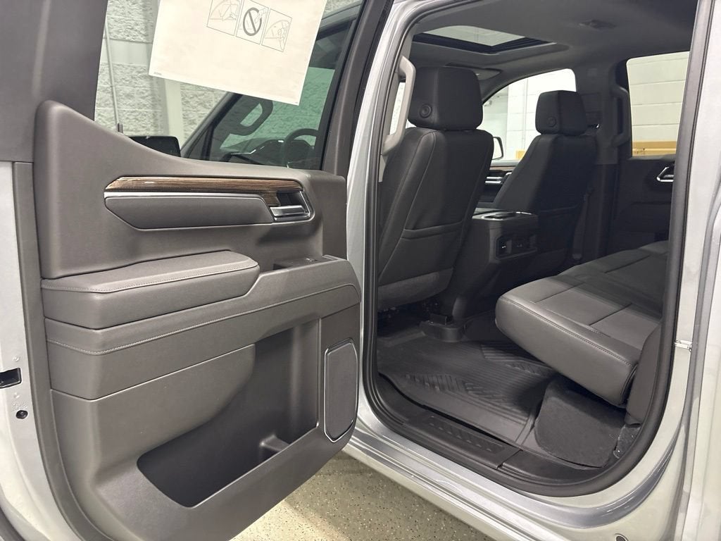 2026 Chevrolet Silverado 1500 LT Trail Boss Crew Cab Short Box 4WD