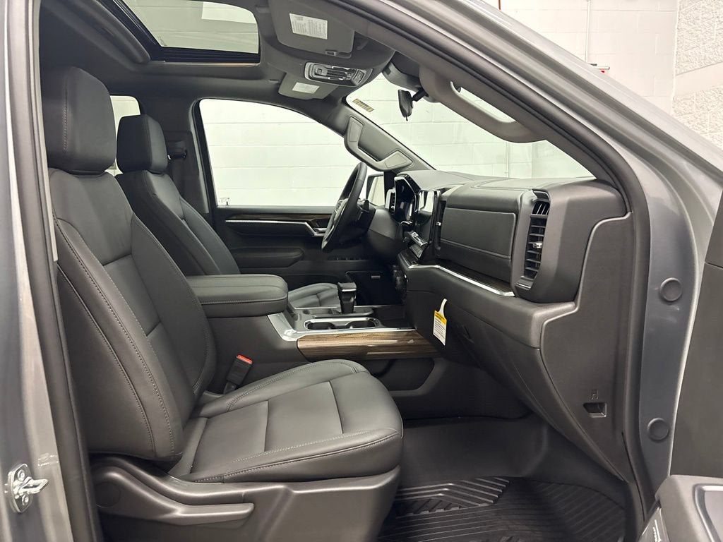 2026 Chevrolet Silverado 1500 LT Trail Boss Crew Cab Short Box 4WD