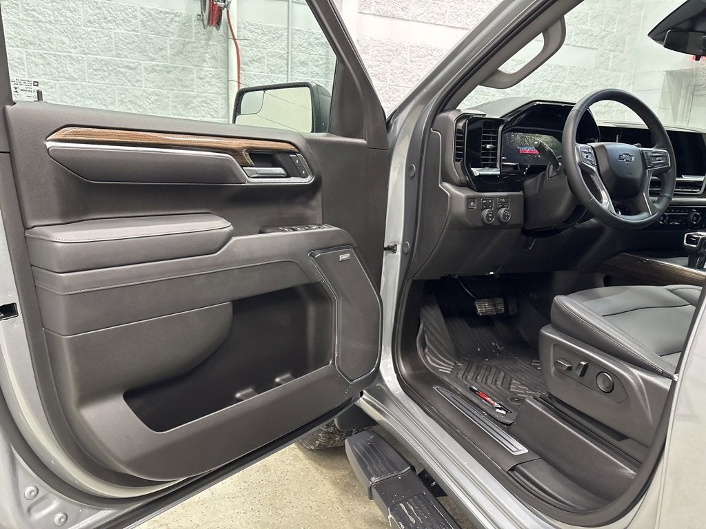 2026 Chevrolet Silverado 1500 LT Trail Boss Crew Cab Short Box 4WD