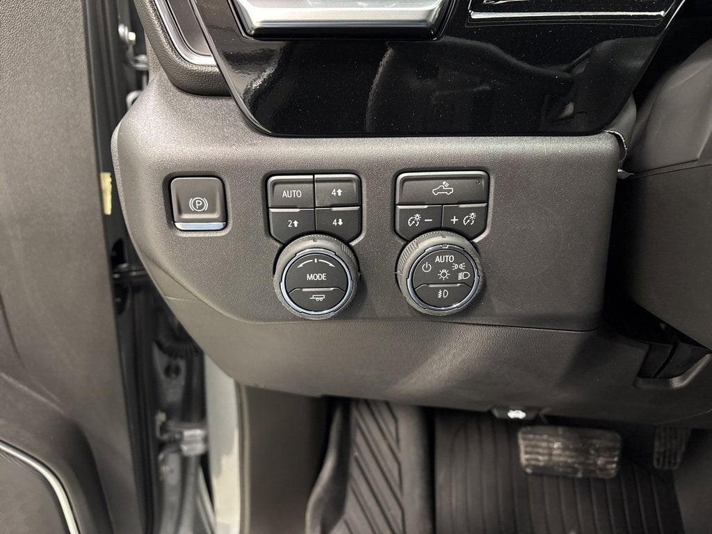 2026 Chevrolet Silverado 1500 LT Trail Boss Crew Cab Short Box 4WD