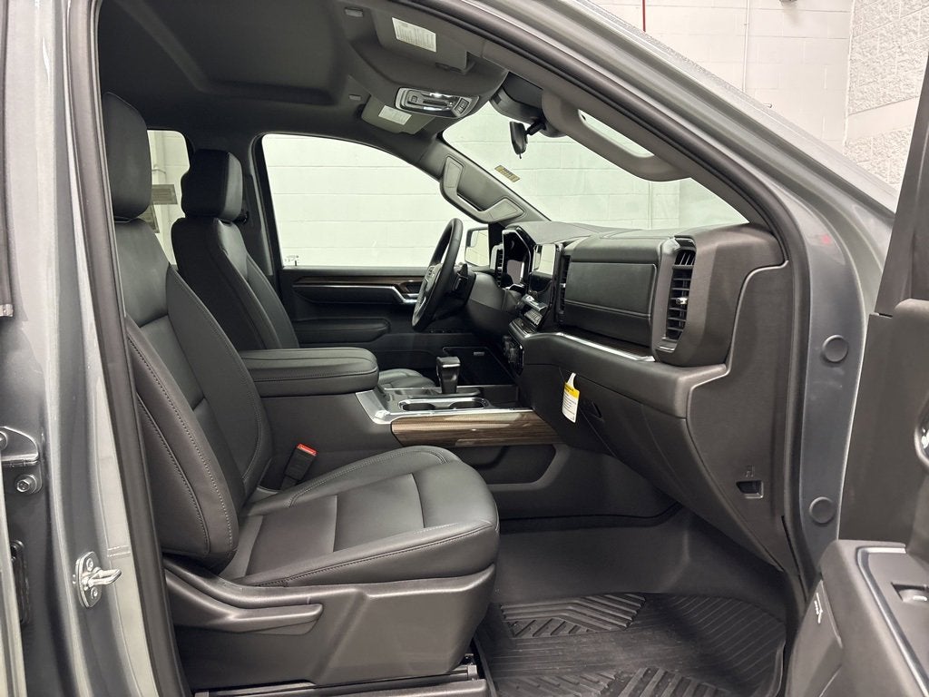 2026 Chevrolet Silverado 1500 LT Trail Boss Crew Cab Short Box 4WD