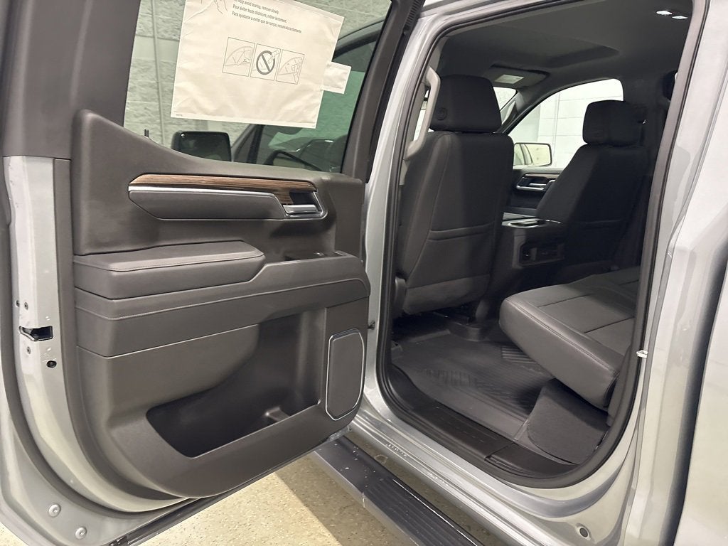 2026 Chevrolet Silverado 1500 LT Trail Boss Crew Cab Short Box 4WD