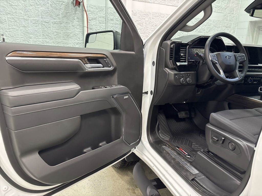 2026 Chevrolet Silverado 1500 LT Trail Boss Crew Cab Short Box 4WD