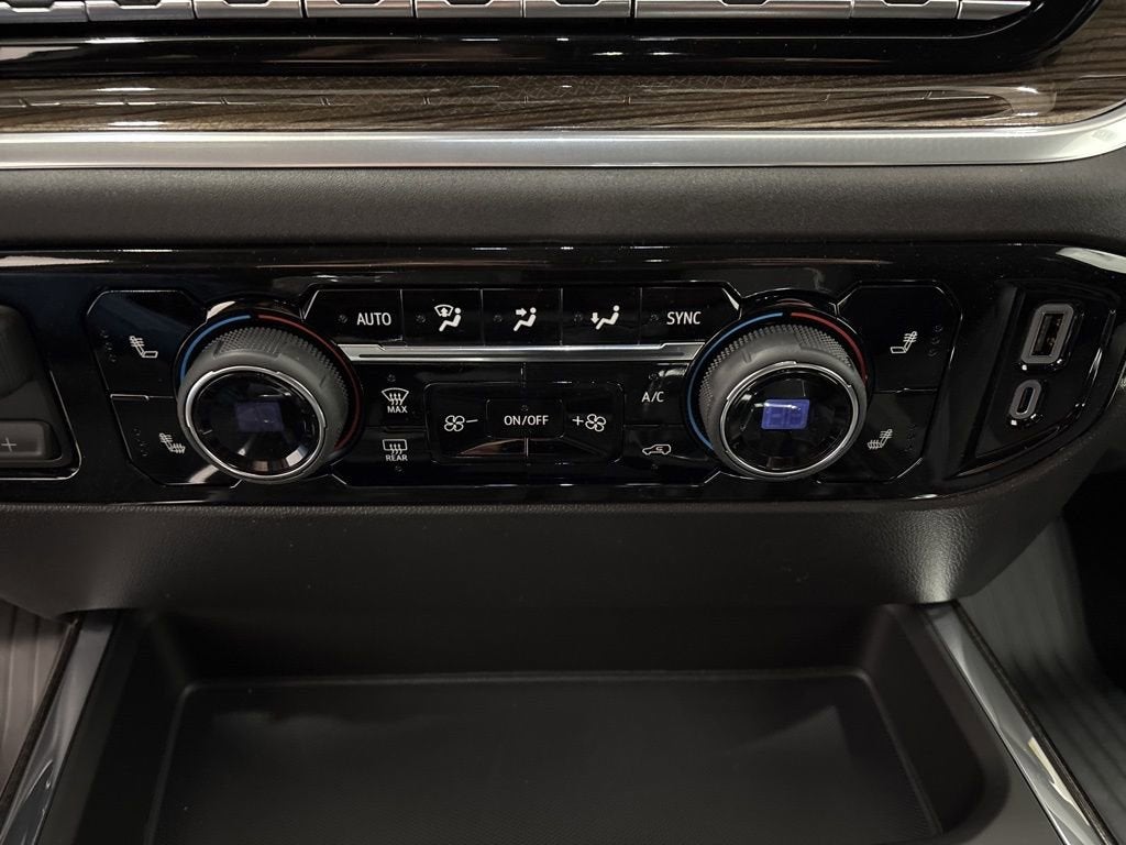 2026 Chevrolet Silverado 1500 LT Trail Boss Crew Cab Short Box 4WD