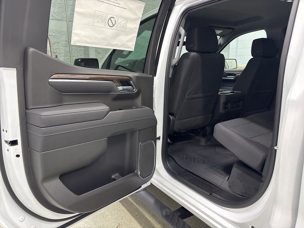 2026 Chevrolet Silverado 1500 LT Trail Boss Crew Cab Short Box 4WD