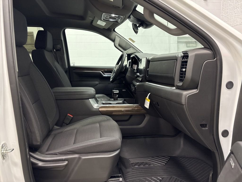 2026 Chevrolet Silverado 1500 LT Trail Boss Crew Cab Short Box 4WD