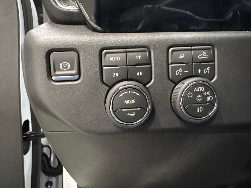 2026 Chevrolet Silverado 1500 LT Trail Boss Crew Cab Short Box 4WD