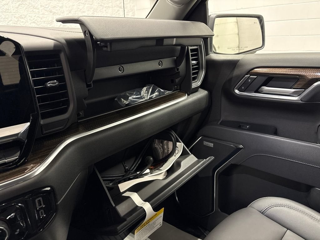 2026 Chevrolet Silverado 1500 LT Trail Boss Crew Cab Short Box 4WD