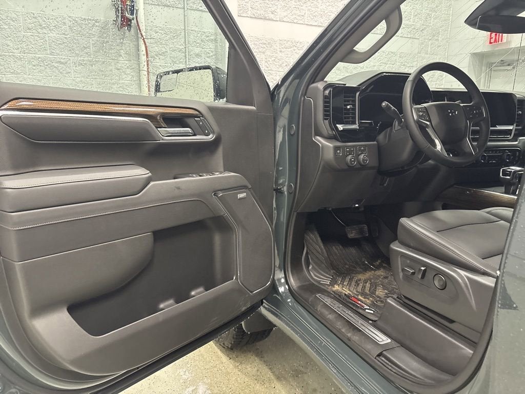 2026 Chevrolet Silverado 1500 LT Trail Boss Crew Cab Short Box 4WD