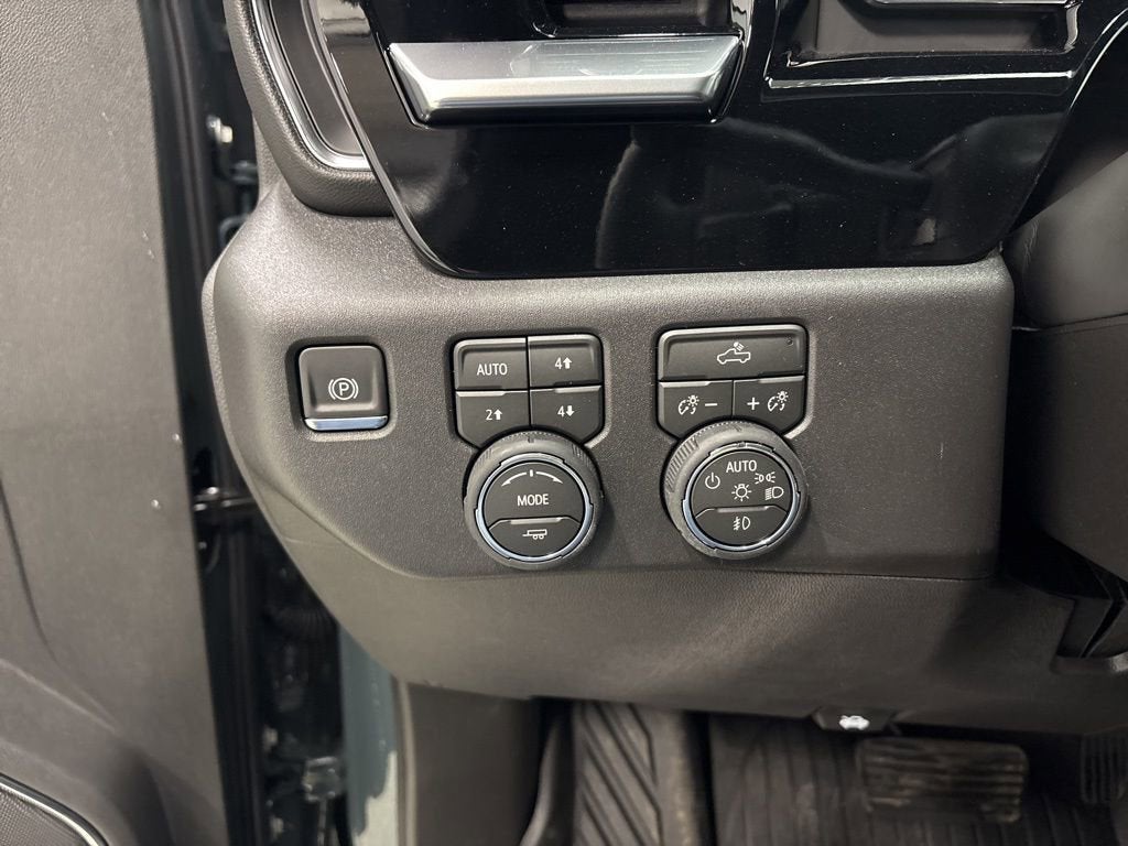 2026 Chevrolet Silverado 1500 LT Trail Boss Crew Cab Short Box 4WD