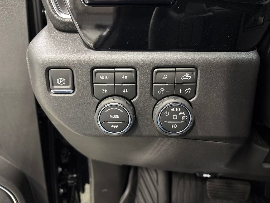 2026 Chevrolet Silverado 1500 LT Trail Boss Crew Cab Short Box 4WD