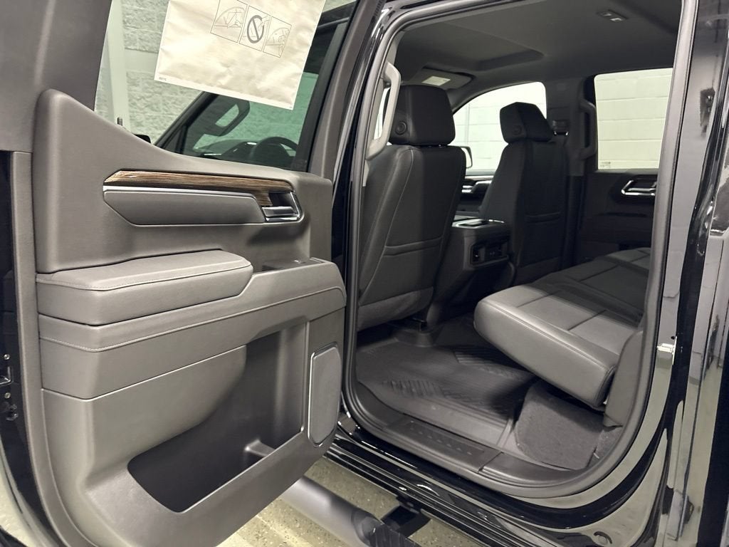 2026 Chevrolet Silverado 1500 LT Trail Boss Crew Cab Short Box 4WD