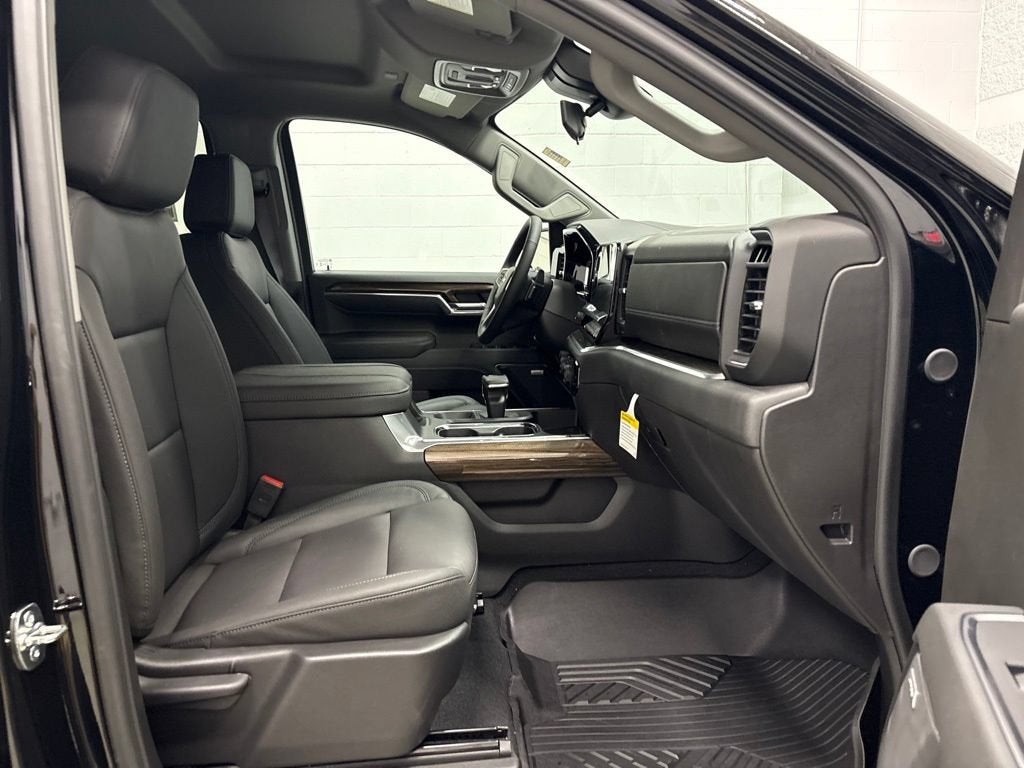 2026 Chevrolet Silverado 1500 LT Trail Boss Crew Cab Short Box 4WD
