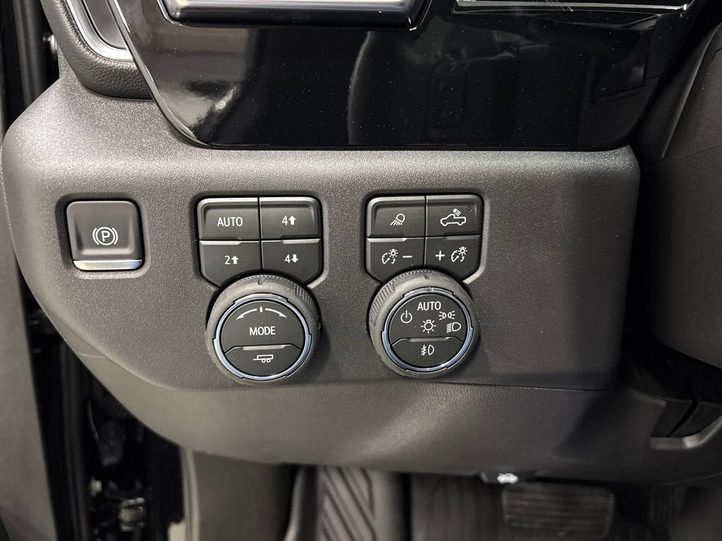 2026 Chevrolet Silverado 1500 LT Trail Boss Crew Cab Short Box 4WD