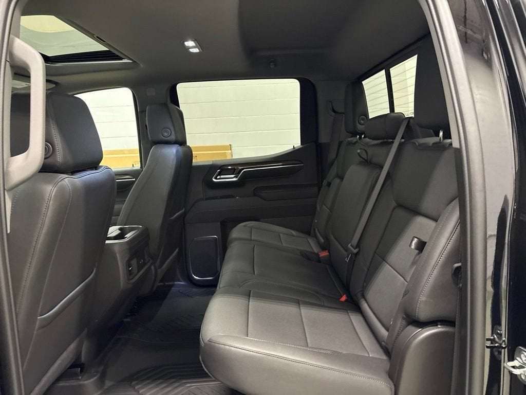 2026 Chevrolet Silverado 1500 LT Trail Boss Crew Cab Short Box 4WD