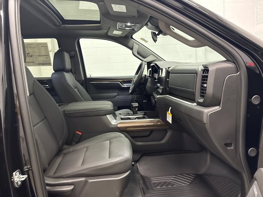 2026 Chevrolet Silverado 1500 LT Trail Boss Crew Cab Short Box 4WD