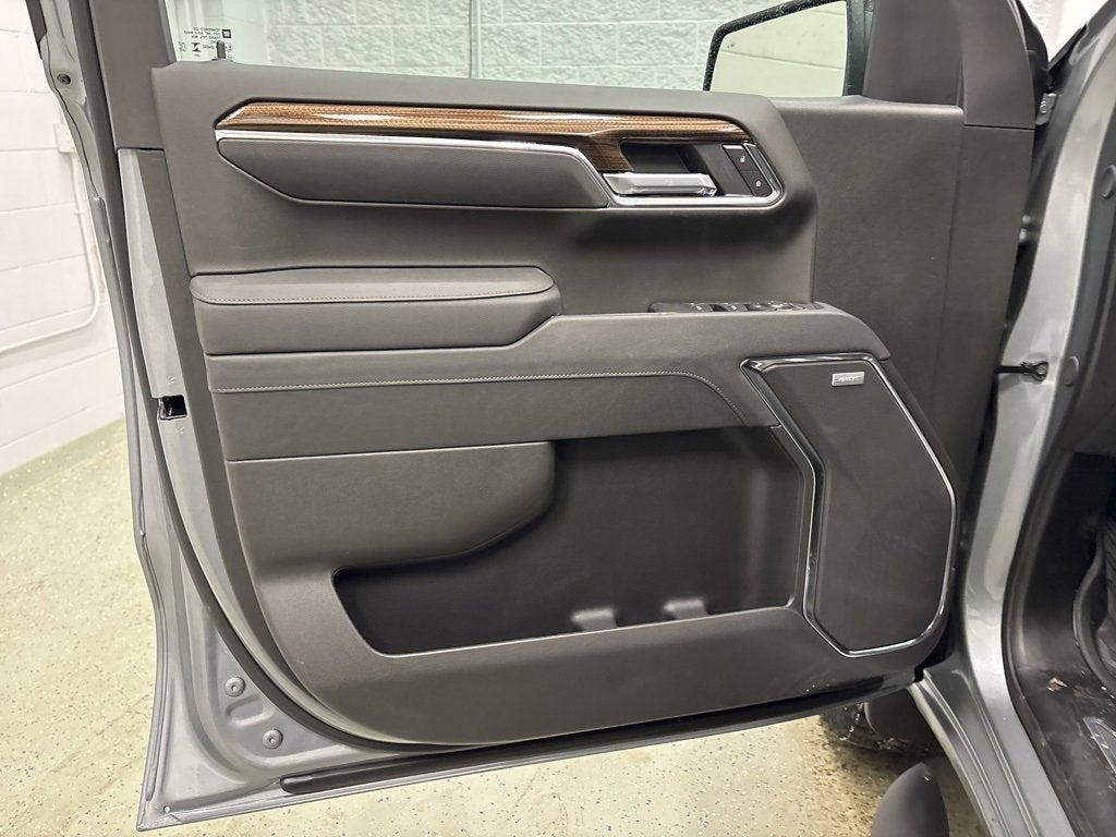 2026 Chevrolet Silverado 1500 LT Trail Boss Crew Cab Short Box 4WD