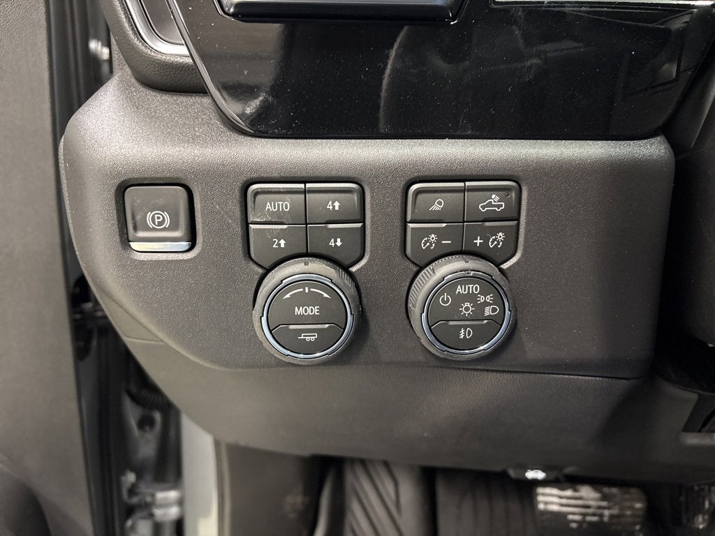 2026 Chevrolet Silverado 1500 LT Trail Boss Crew Cab Short Box 4WD