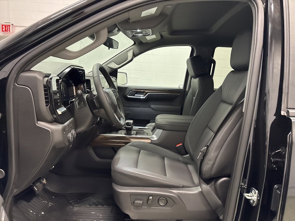 2026 Chevrolet Silverado 1500 LT Trail Boss Crew Cab Short Box 4WD