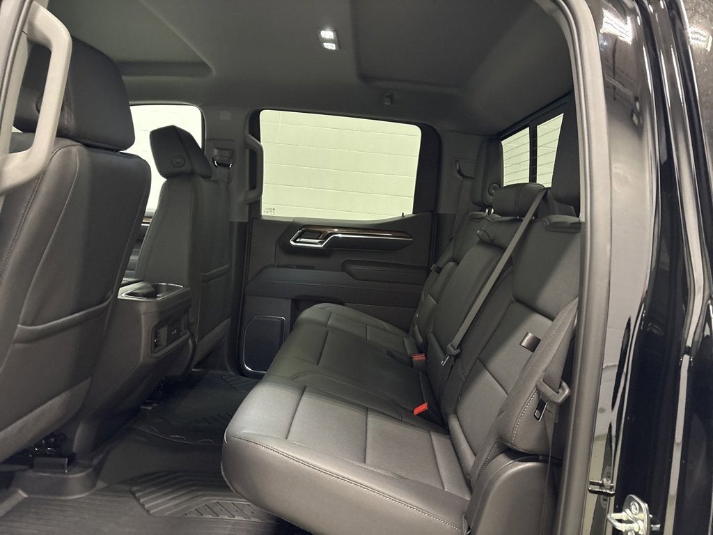 2026 Chevrolet Silverado 1500 LT Trail Boss Crew Cab Short Box 4WD