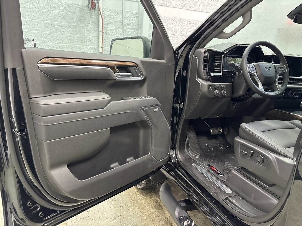 2026 Chevrolet Silverado 1500 LT Trail Boss Crew Cab Short Box 4WD