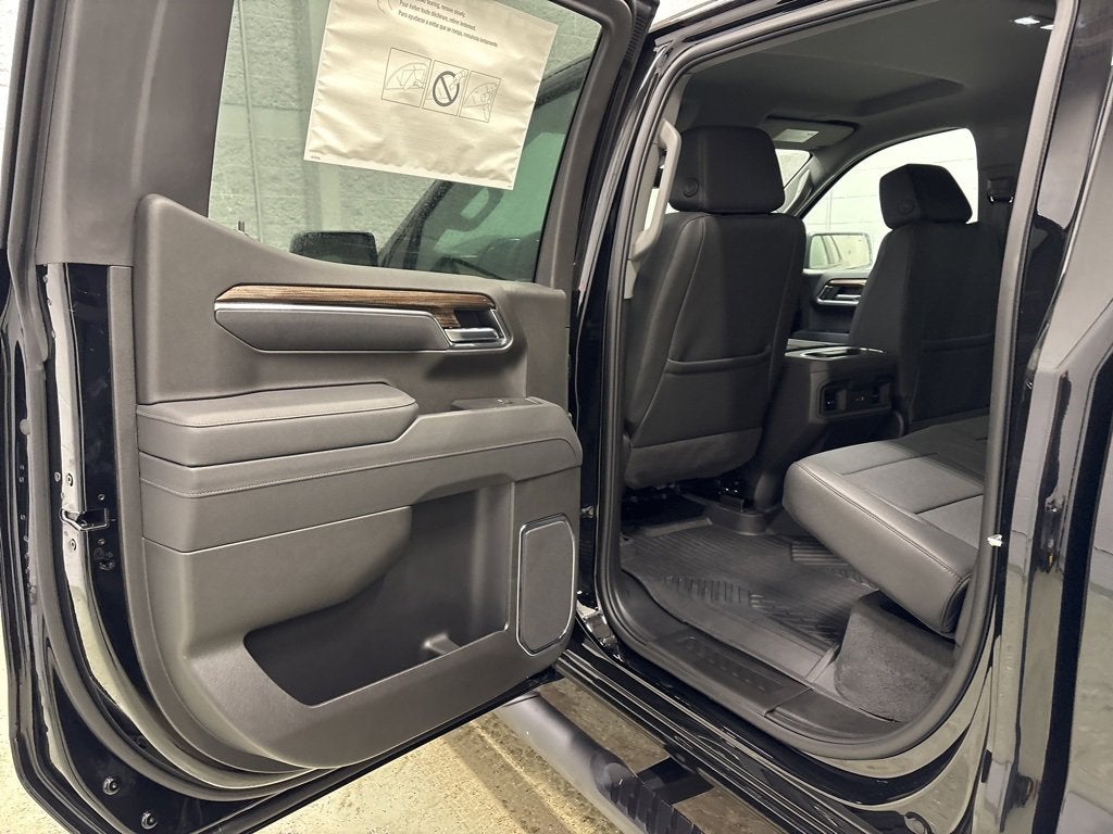 2026 Chevrolet Silverado 1500 LT Trail Boss Crew Cab Short Box 4WD